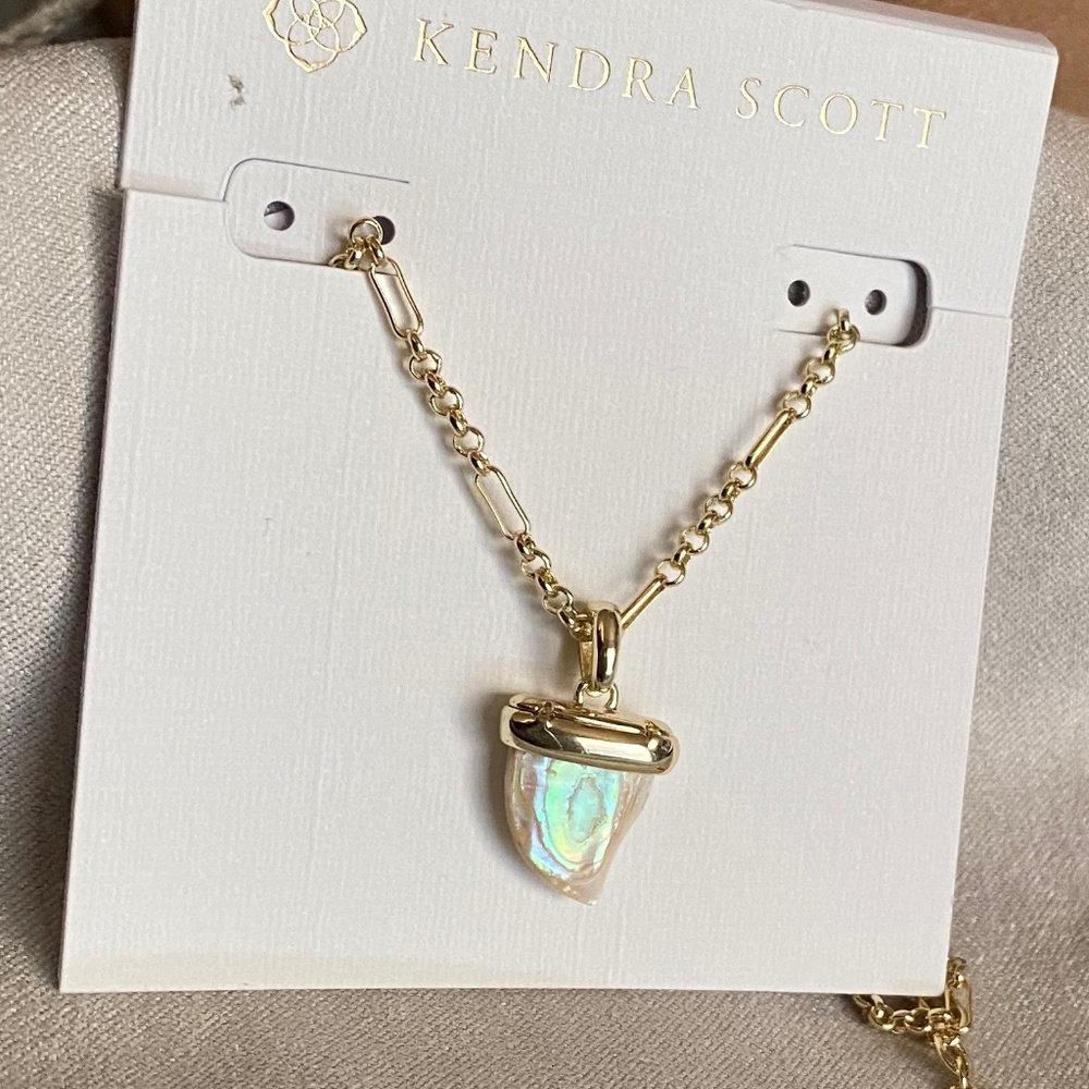Kendra Scott Carved Shark Tooth Necklace 16” + 2” Extender
